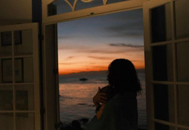 Manu Gavassi posa com a filha.