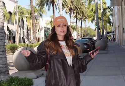 Larissa Manoela exibe bastidores de viagem e um detalhe chama atenção dos fãs do SBT