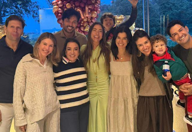 Patricia e Rebeca Abravanel reúnem a família no Dia das Mães e fotos encantam seguidores