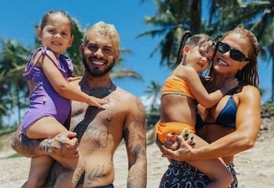 Poliana Rocha mostra reação das netas após ganharem presente